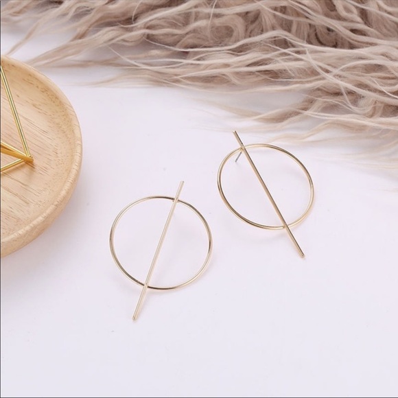 Exaggerated circle statement earrings - Picture 8 of 8